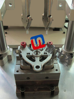 電機(jī)自動鎖螺絲機(jī) 電機(jī)自動鎖螺絲機(jī)